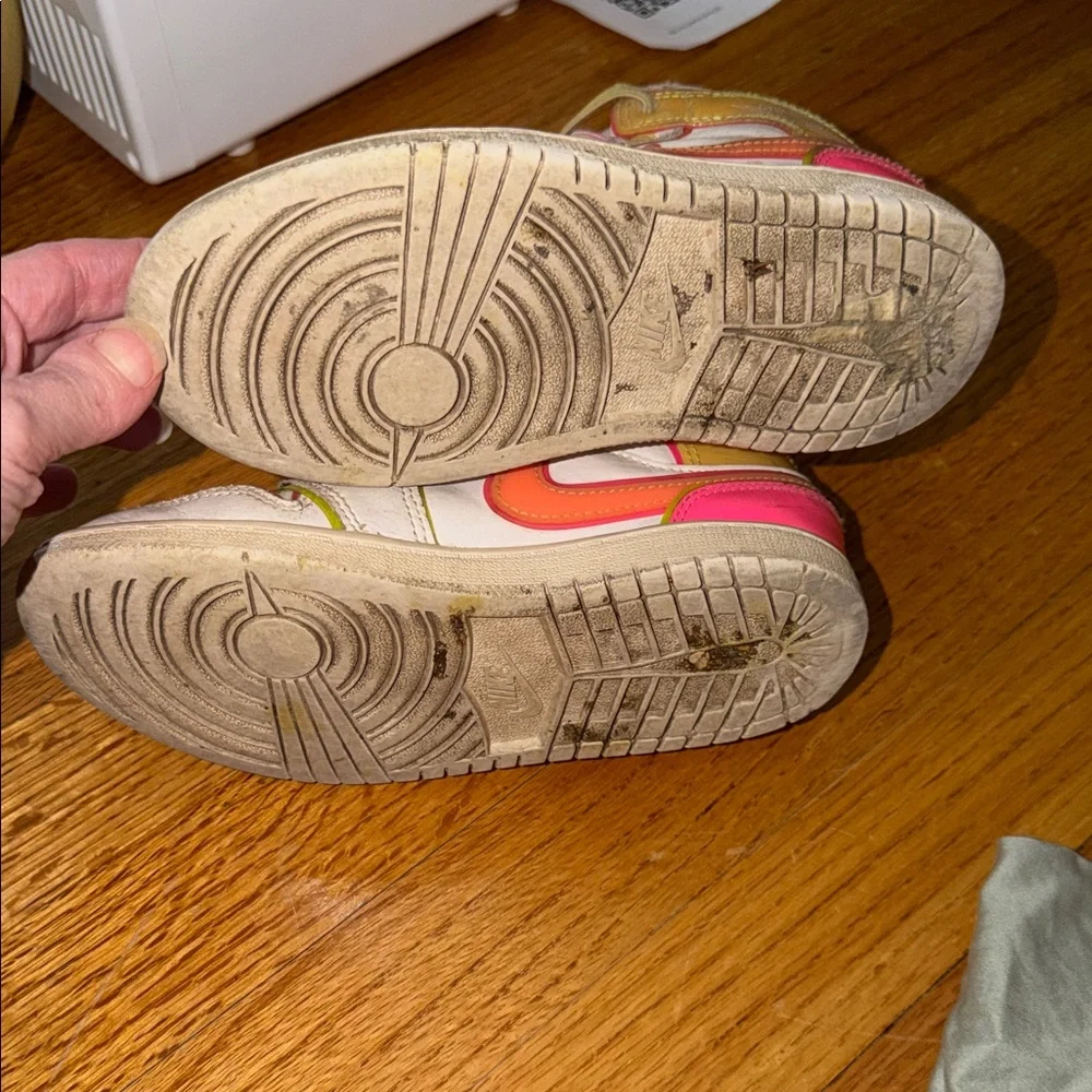 Nike Jordan 1 Edge Glow Size 13.5 Youth
